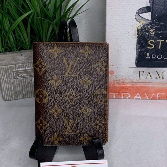 Louis Vuitton Accessories - Passport holder monogram CA0130